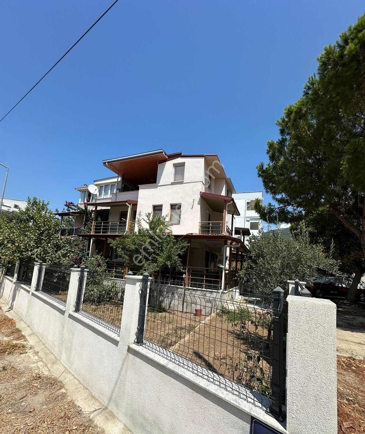 Gözütok Mimarlık Emlak 'tan Denize Yürüme Mesafesinde 4+1 Tripleks Villa