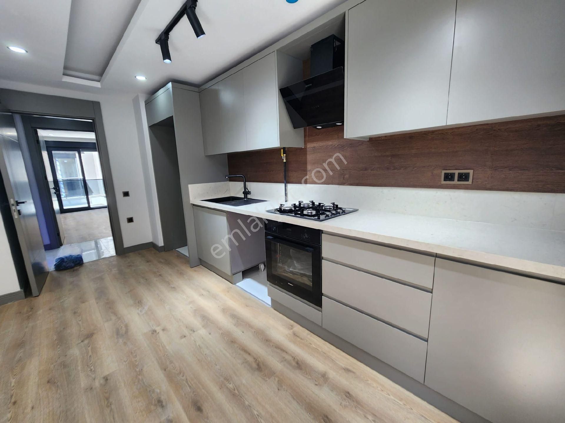 Deniz Yakını Site İçi Katta 1+1 Sıfır Binada Lux̌ Daıre