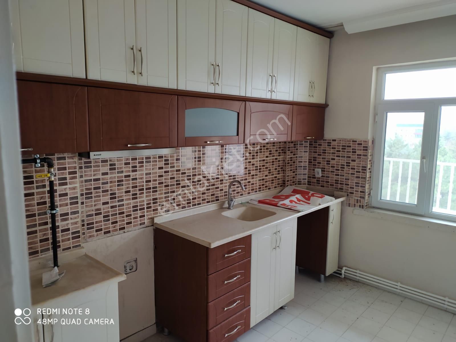 Akçay Emlak'tan Akşehir Park Hayat Hastahanesi Civarı Ara Kat Satılık 2+1 Daire