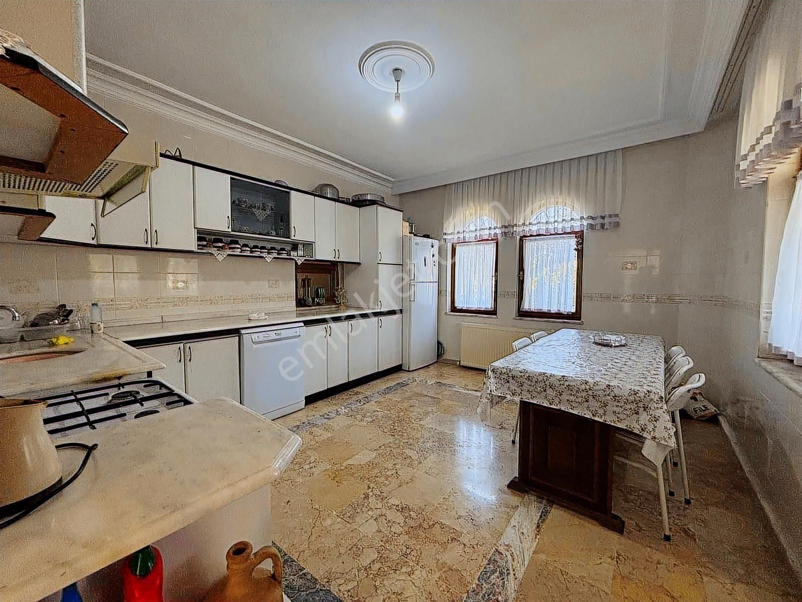 Mimarsinan Bahçelievlerde 8 Odalı Geniş Bahçeli Muhteşem Villa