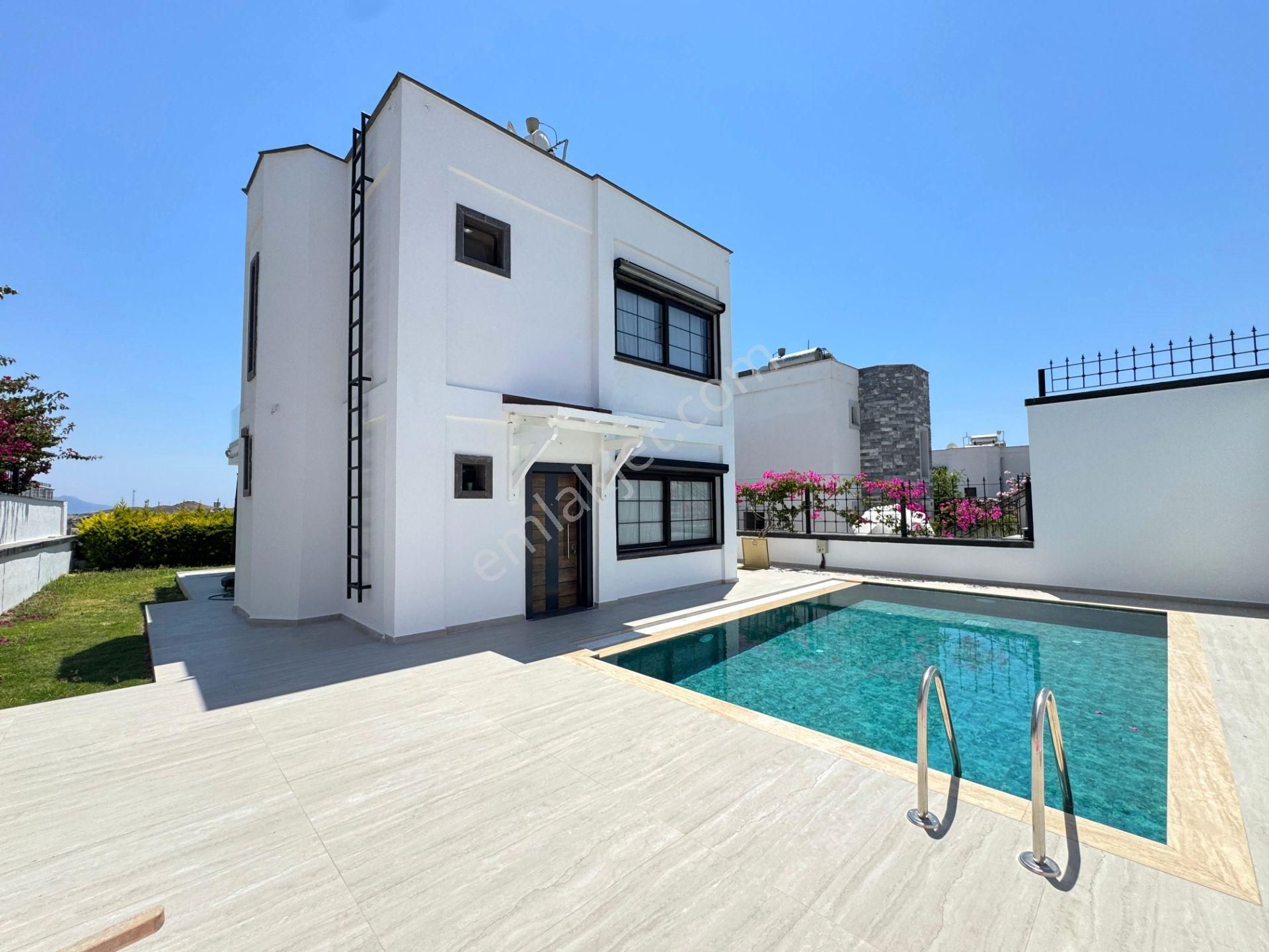 Akyarlar Fener Mevkiinde Satılık Deniz Manzaralı 4+1 Villa - Görsel 9