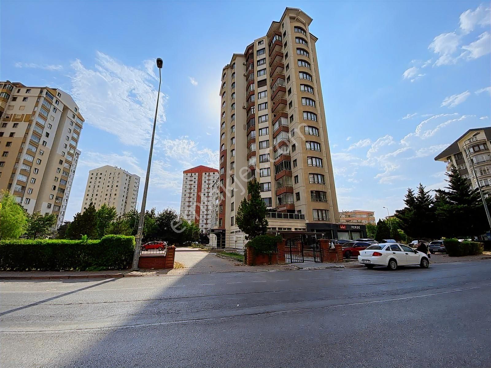 Gültepe'de Kapalı Otoparklı 9+1 Odalı Satılık Dubleks Daire