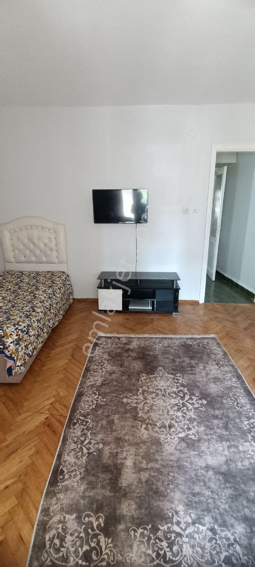 S.evler Meydanda Metro Metrobüse 1dk.3+1 130m2 Full Eşyalı 1.kat Kiralik Daire