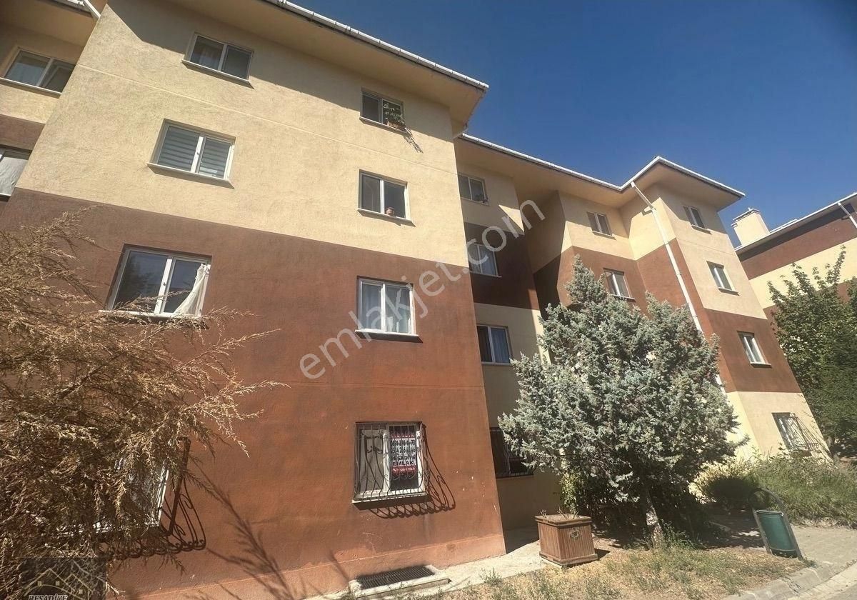 Gölbaşı Sapanca Gölü Caddesin'de Akçay Sitesinde 2+1 110 M2 Yüksek Giriş Daire