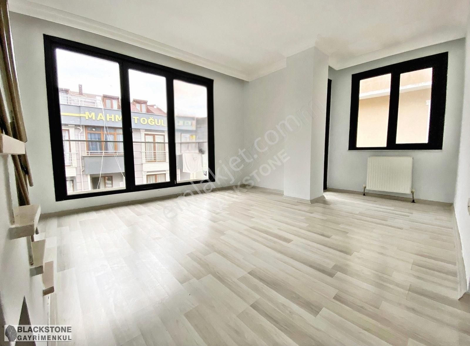 Blackstone'dan Ana Caddeye Yakın Kiralık 3+1 Üst Dubleks