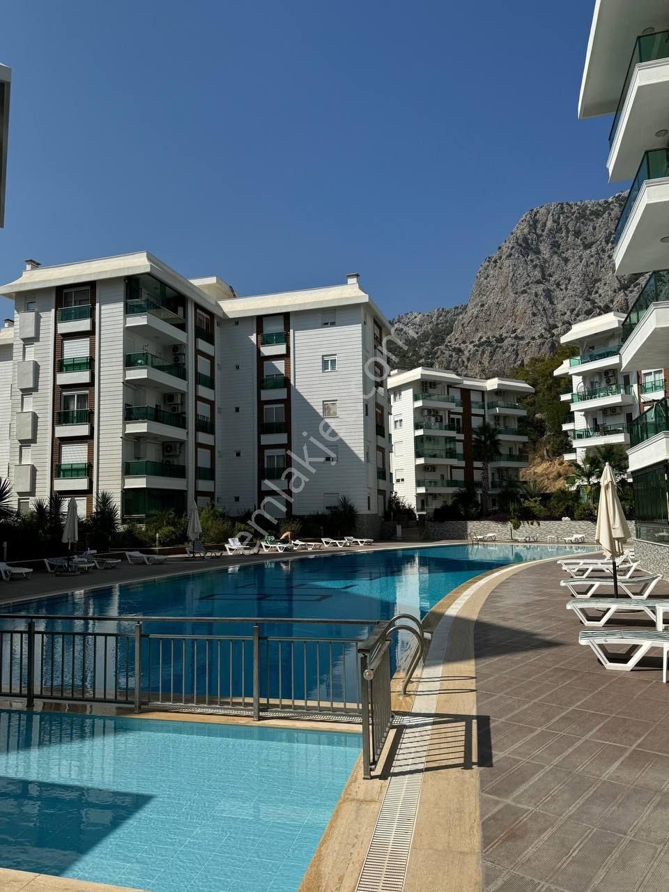 E.yücelden Konyaaltı Sarısuda Güvenlikli Sitede Giriş 2+1