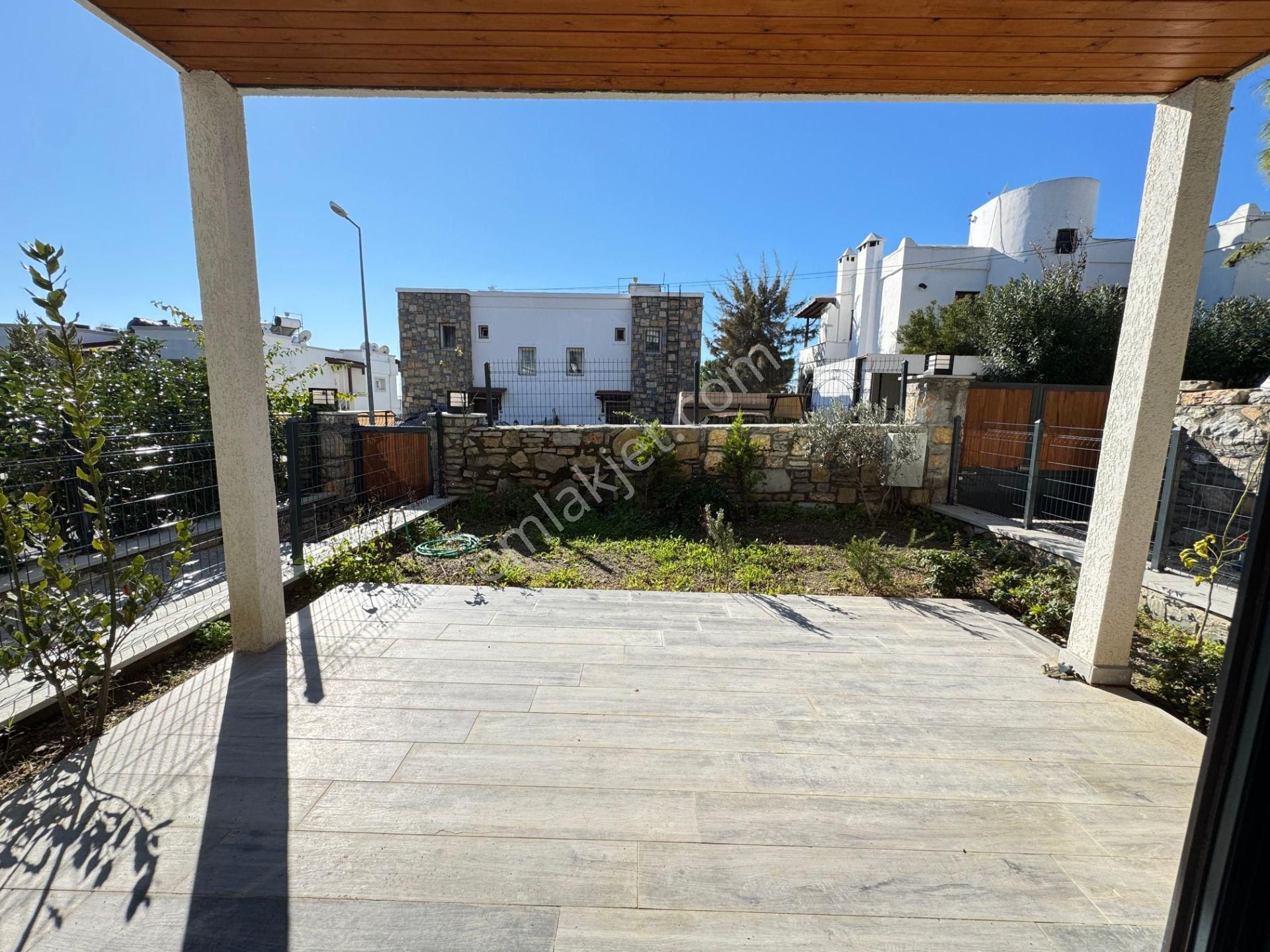 Bodrum Konacık'ta Satılık Bahçe Ve Üst Kat 2+1 Daire - Görsel 3