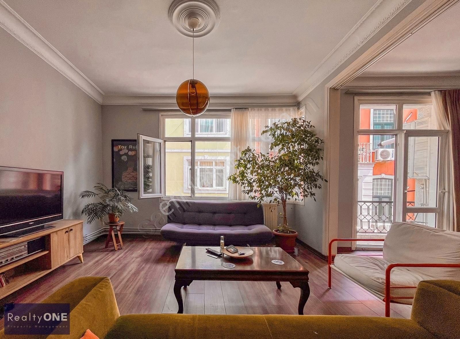 R-one Beyoğlu İstiklal Yakını Merkezi Konum 2+1 Kiralık Daire-en