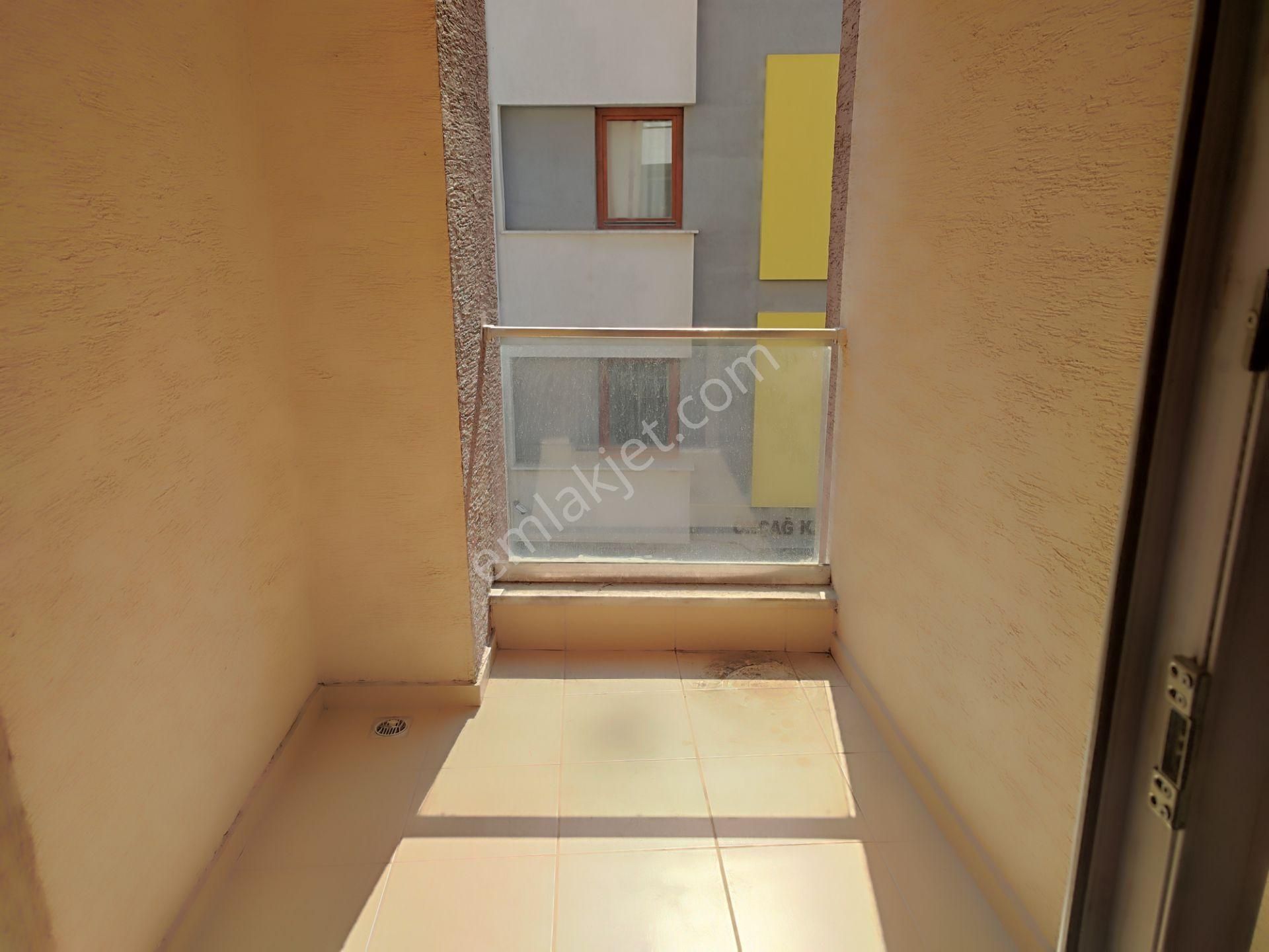 Sütlüce'de, Ayrı Mutfaklı, Balkonlu, Kiralık 1+1 Daire - Görsel 6