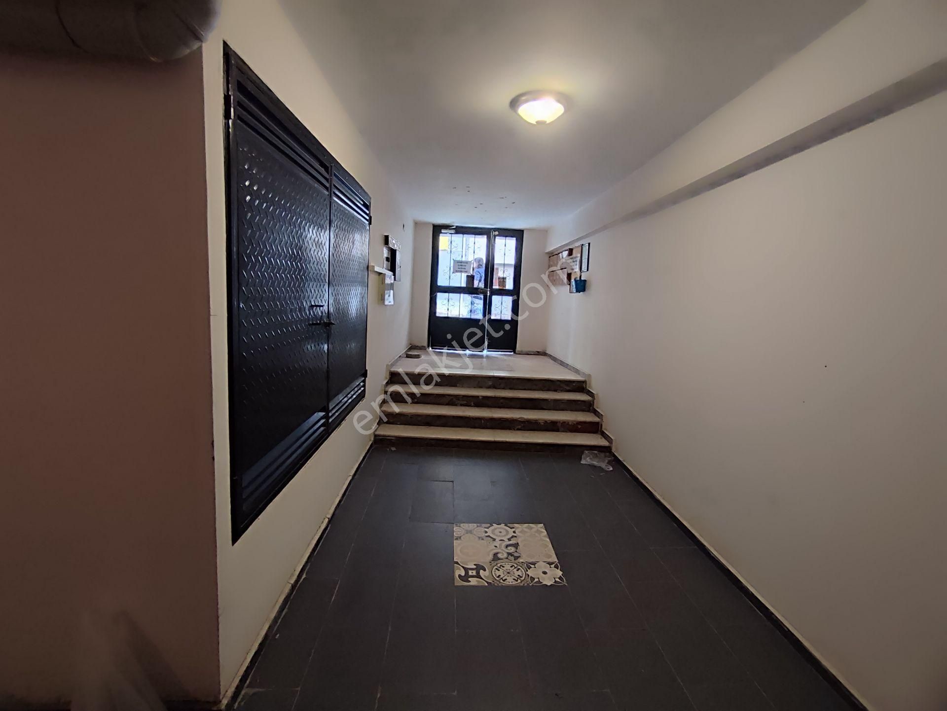 Sütlüce'de, Ayrı Mutfaklı, Balkonlu, Kiralık 1+1 Daire - Görsel 8