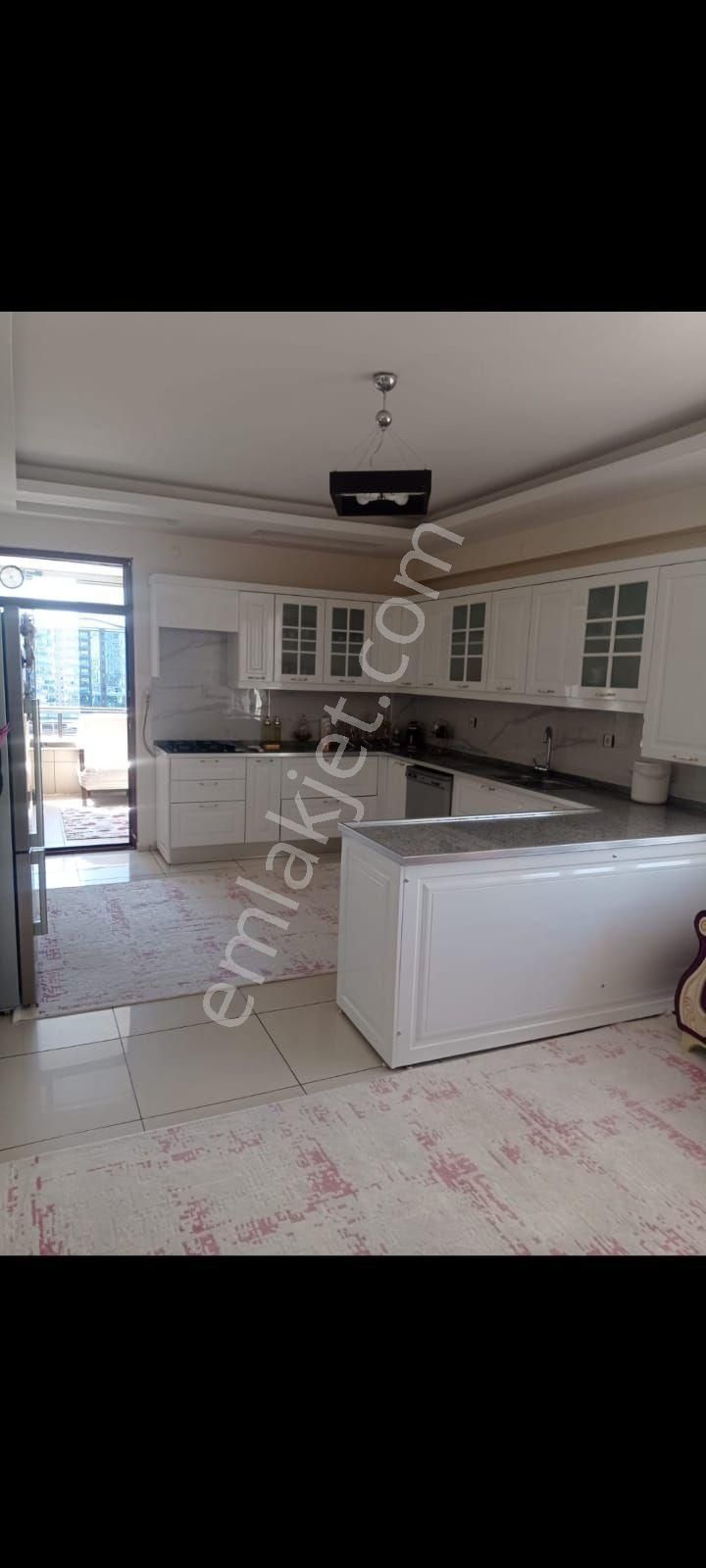 Urfa Yolu Doğum Hastanesi Karşısı Havuzlu 3.5+1 Geniş Daire Bulunmaktadır
