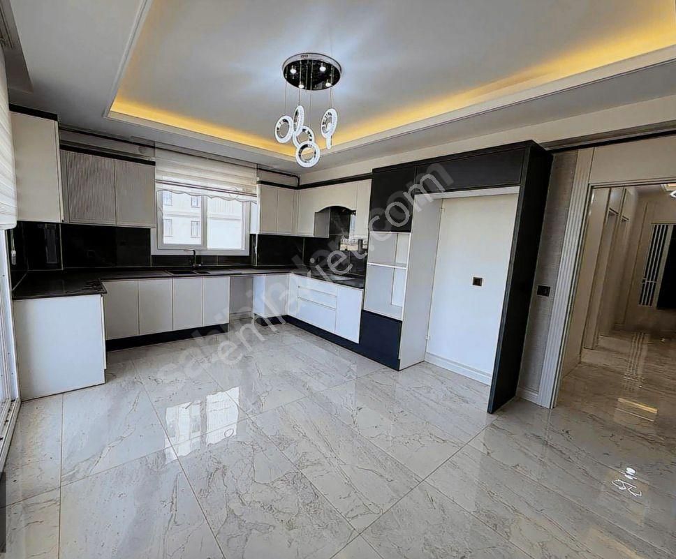 Yeni Cezaevi Karşısında Bulunan Riva Yapıda 3+1 Satılık Daire Bulunmaktadır