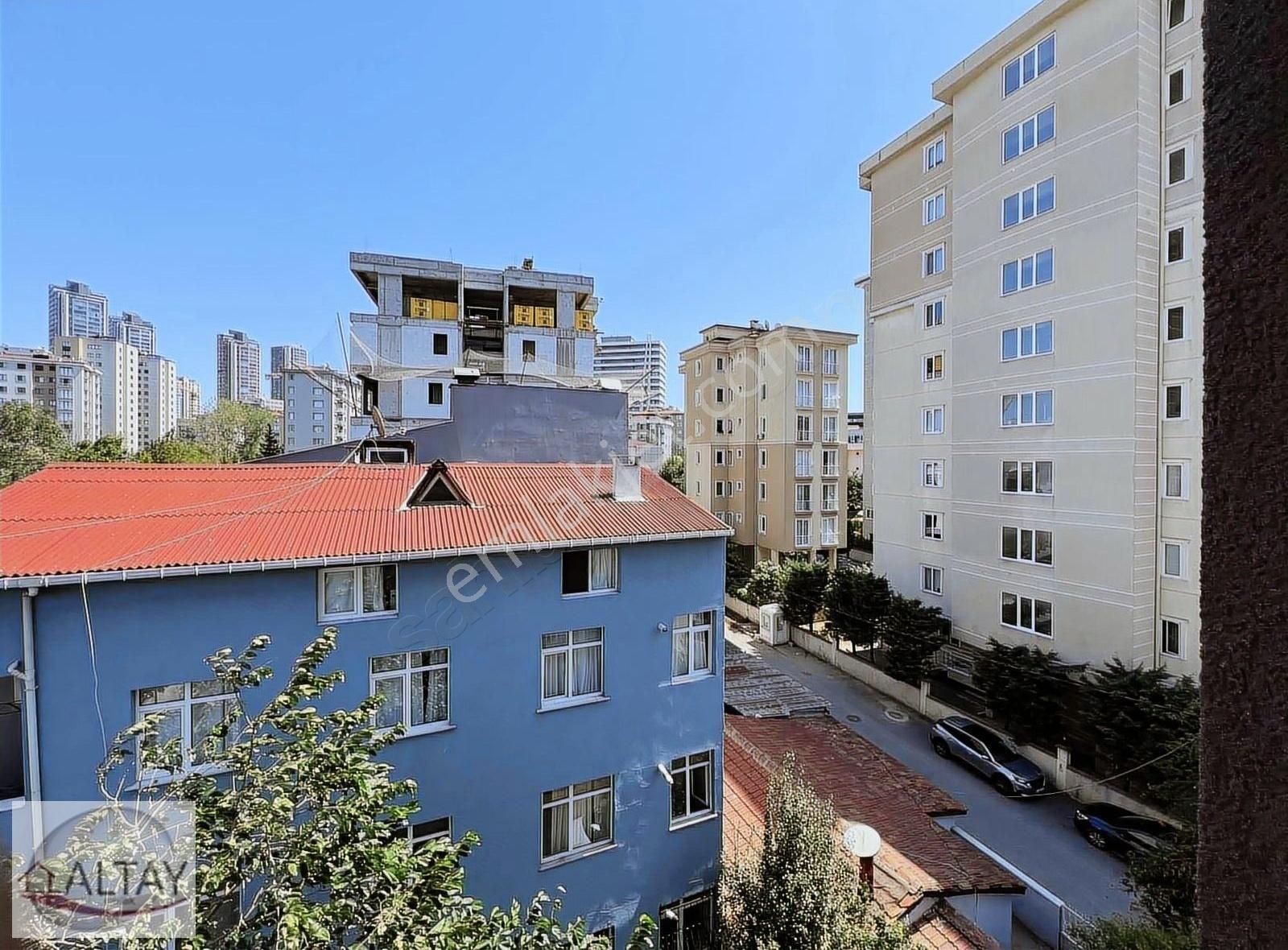 Küçükbakkalköy Mah.metro Ve Toplu Ulaşıma 250 M Mesafede 3+1 4 K