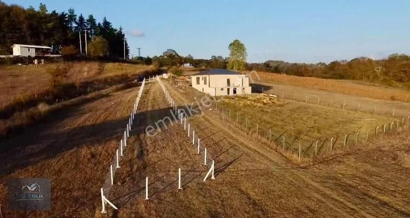 Resmi Yolu Var Etrafı Çevirili Şile Ağva İzmit Güzergahında
