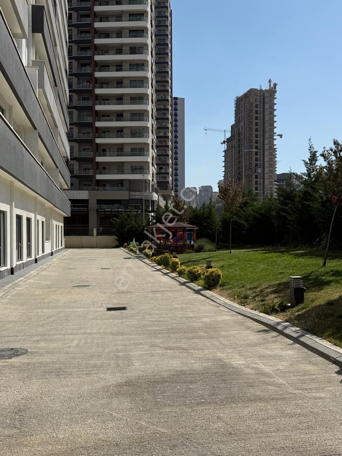 Gamador Bulvar 24.kat Orman Cephe 2,5 +1 Satılık Lüx Daire - Görsel 2