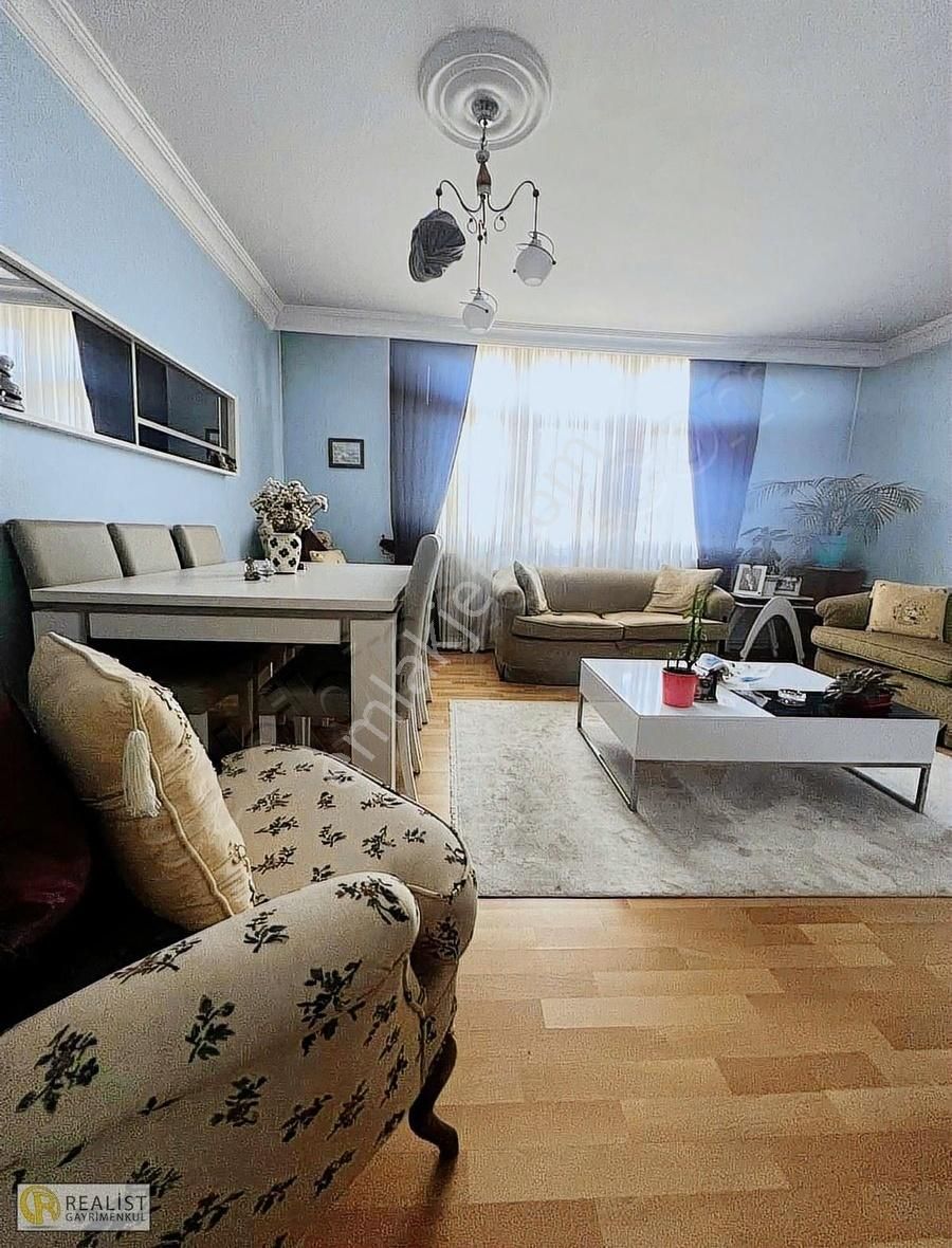 Çengelköy Ata-2 Sitesinde Önü Açık Keyifli 2+1 Daire