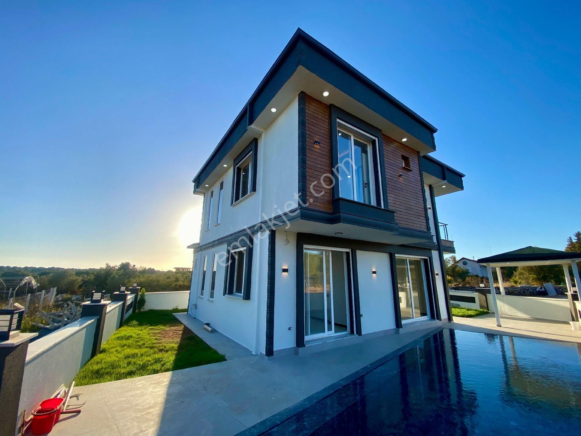 Didim Meltem Koyuna Komşu Jakuzili Havuzlu 4+1 Villa