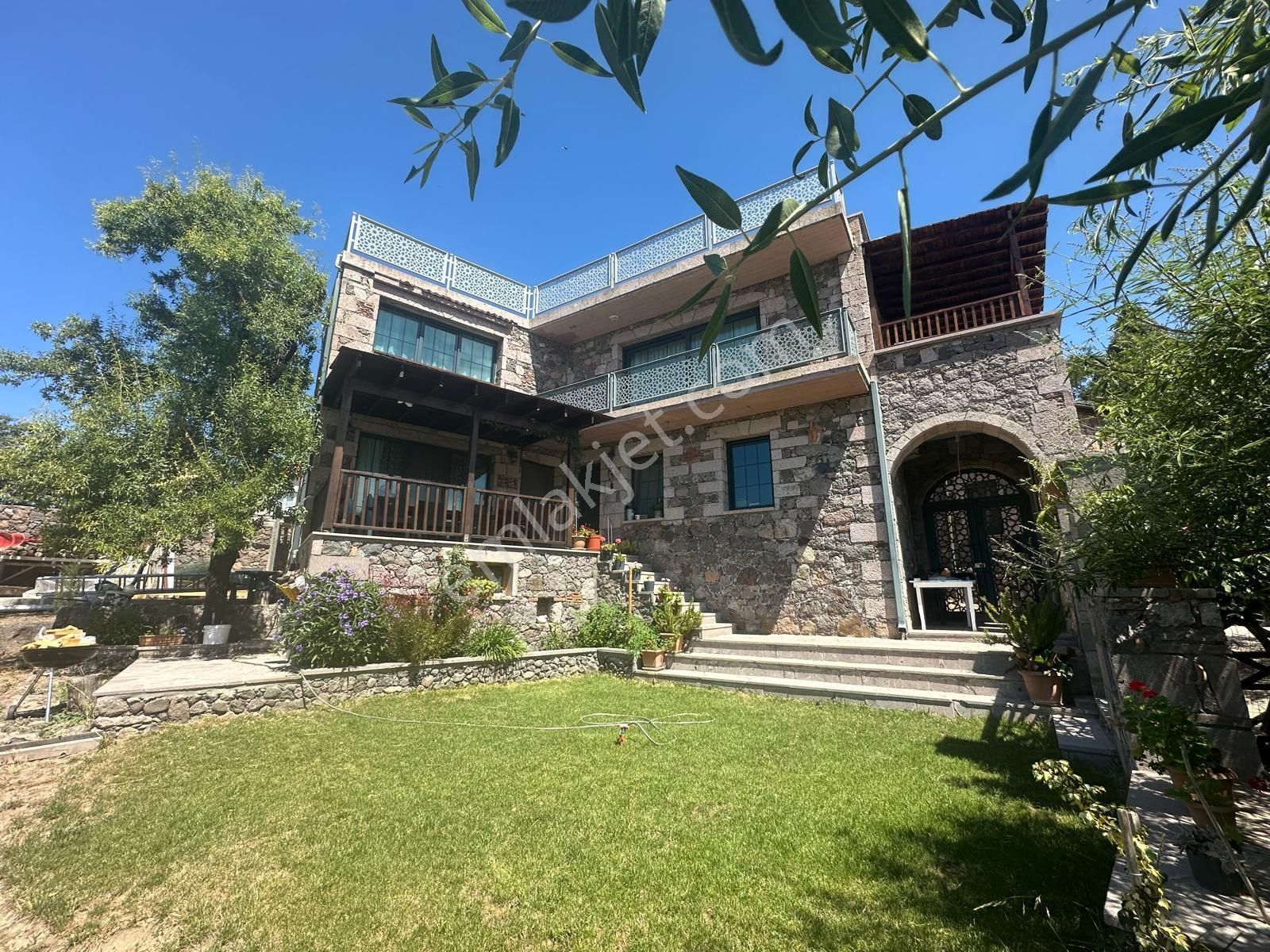 Assos Kuruoba'da Yeni Yapı 1100m2 Arsa İçinde Satılık Ultra Lüks Taş Ev - Görsel 2