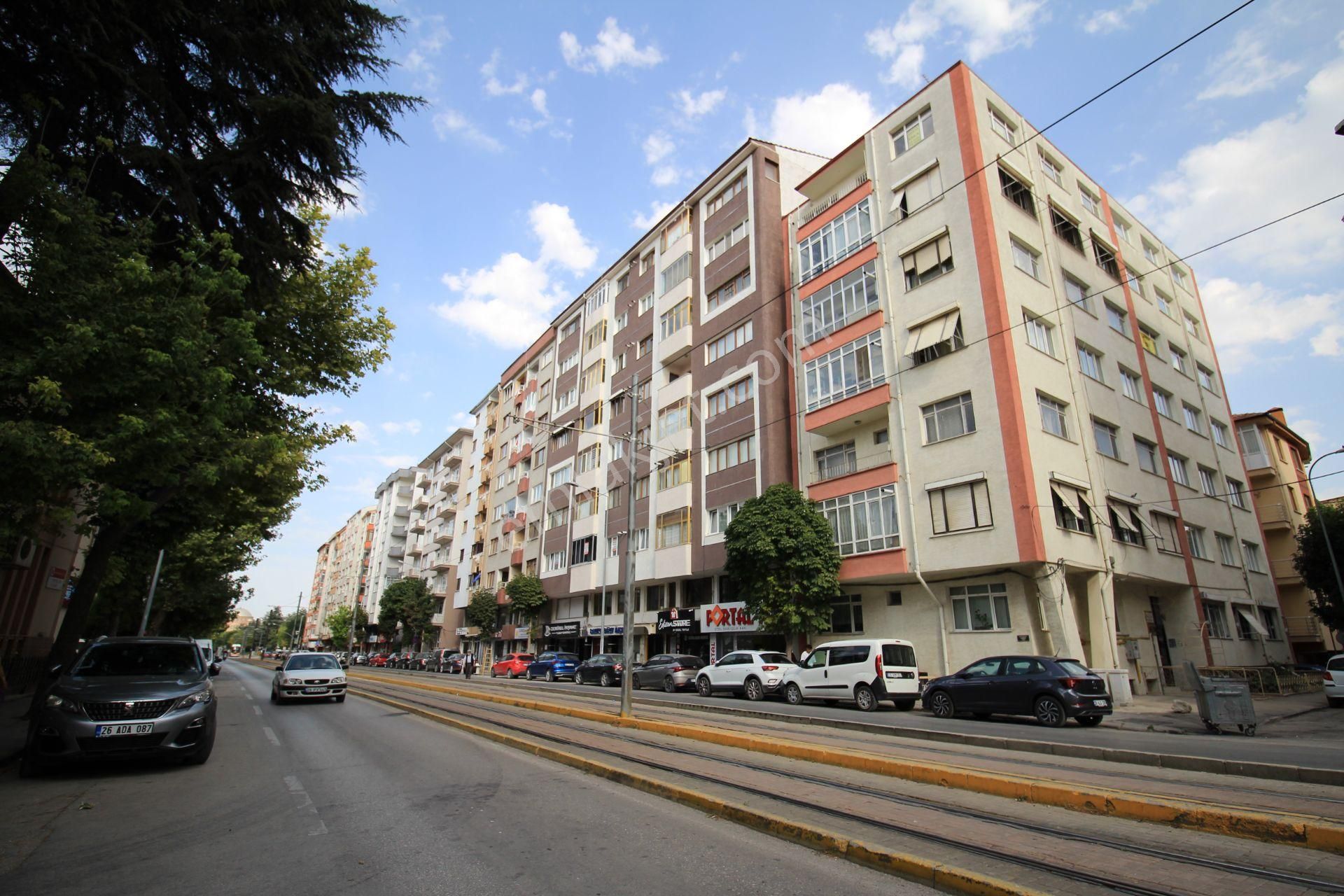 Esgyo'dan Vişnelik Mh. Öğretmenler Cad Üzeri 2+1 Kiralık Daire