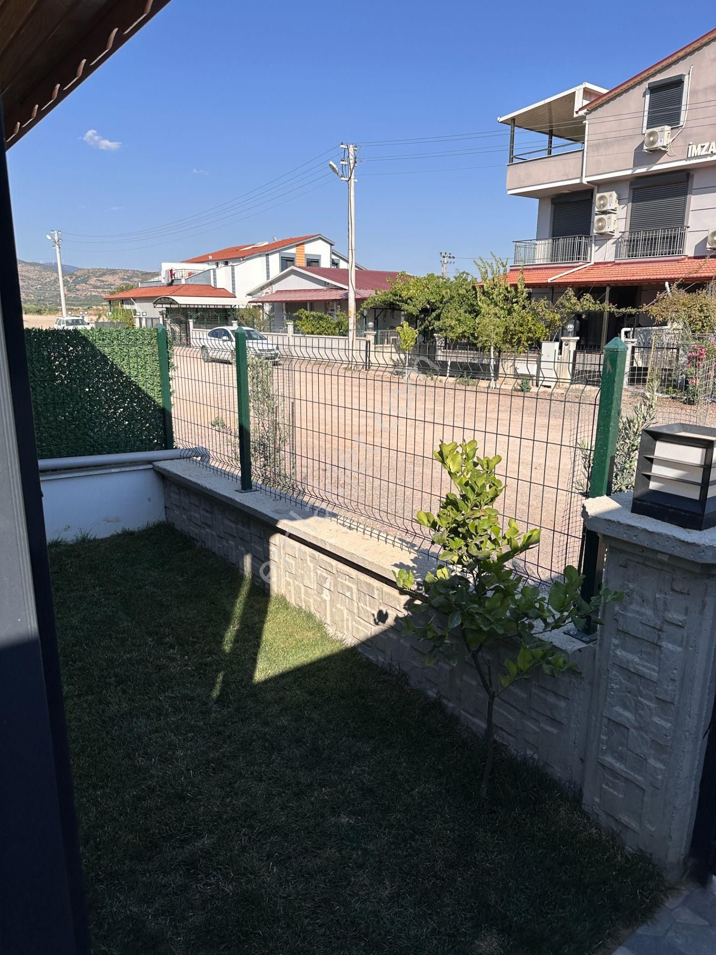 Merkez'den İzmir Dikili Cumhuriyet Mahallesinde Modern 3+1 Müstakil Villa – Bahçeli, Verandalı - Görsel 7
