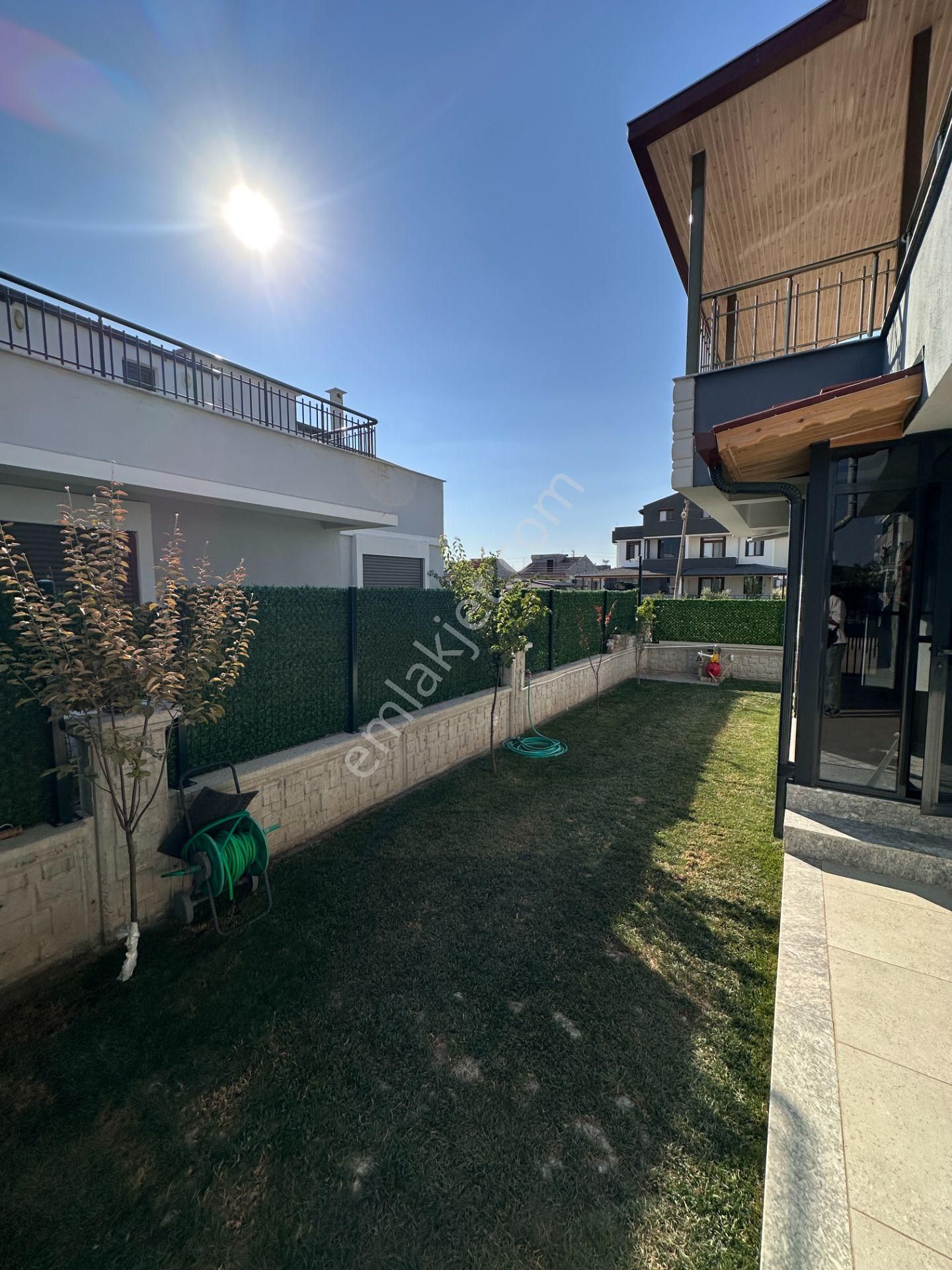 Merkez'den İzmir Dikili Cumhuriyet Mahallesinde Modern 3+1 Müstakil Villa – Bahçeli, Verandalı - Görsel 4