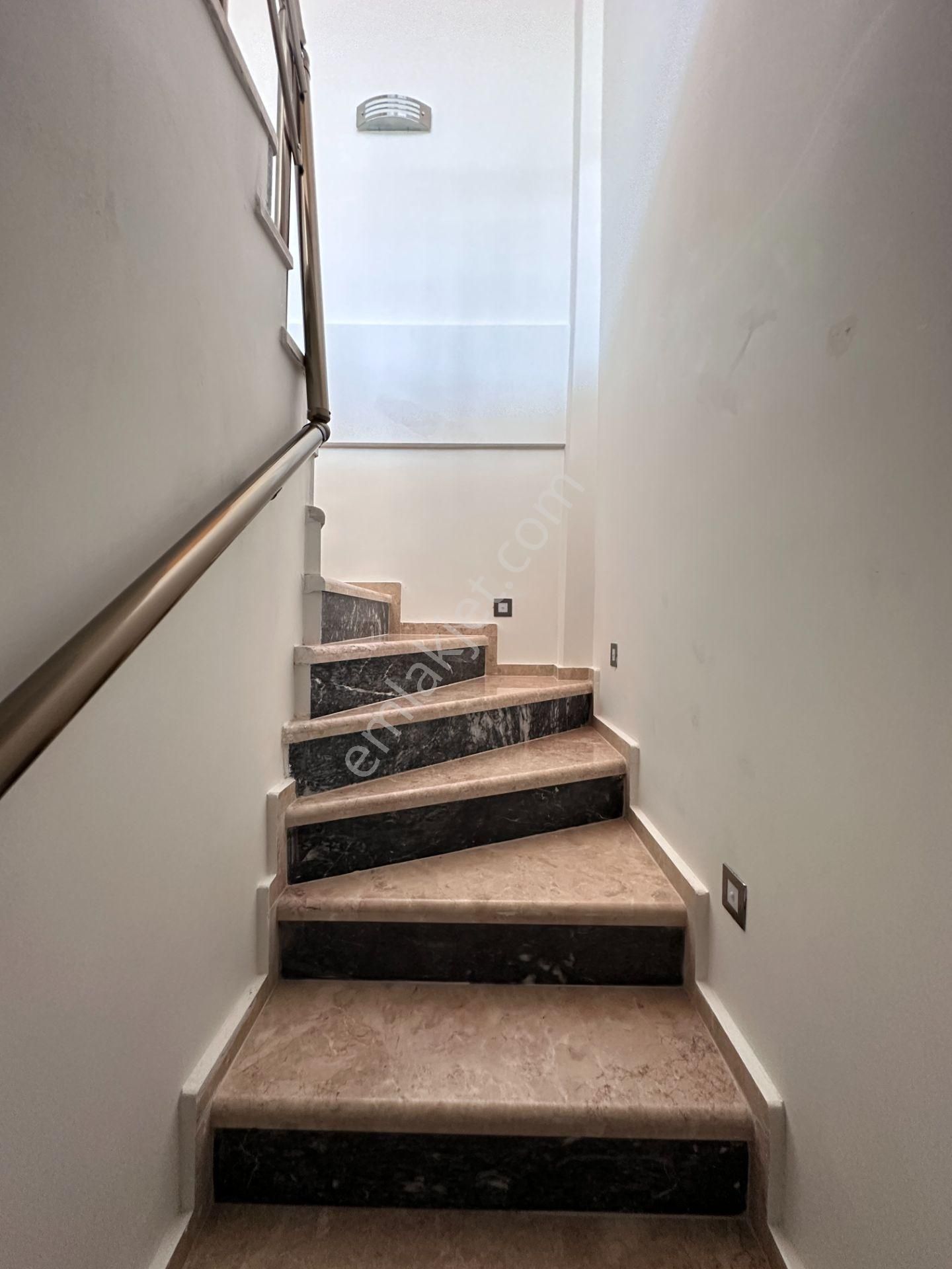 Merkez'den İzmir Dikili Cumhuriyet Mahallesinde Modern 3+1 Müstakil Villa – Bahçeli, Verandalı - Görsel 15