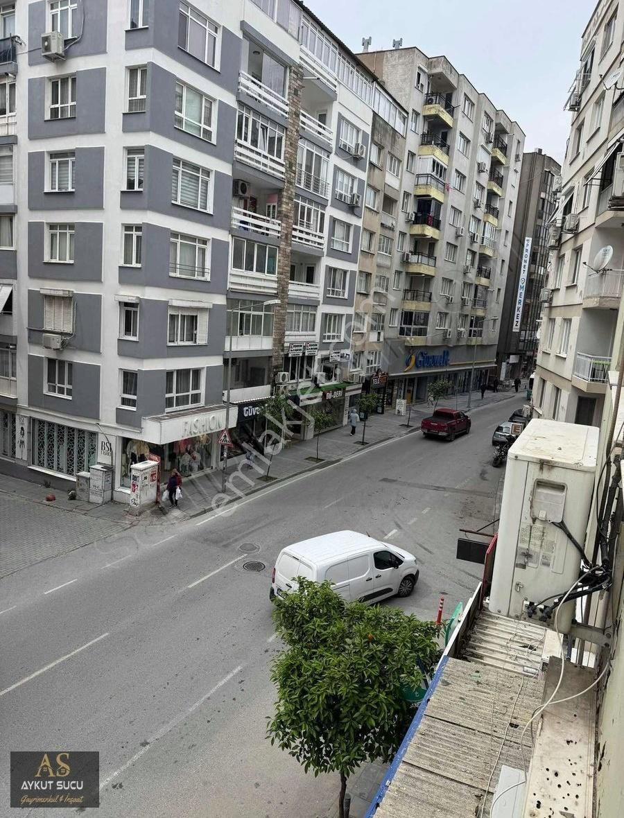 Bornova Merkez Ata Durağında Acil 2+1 Satılık Daire