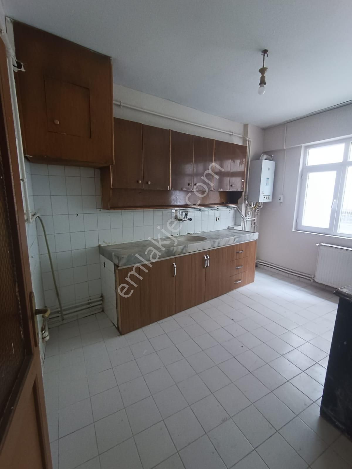 Samsun İlkadım Yenidoğan Mahallesinde 1+1 Yüksek Giriş Kat Kiralık Daire