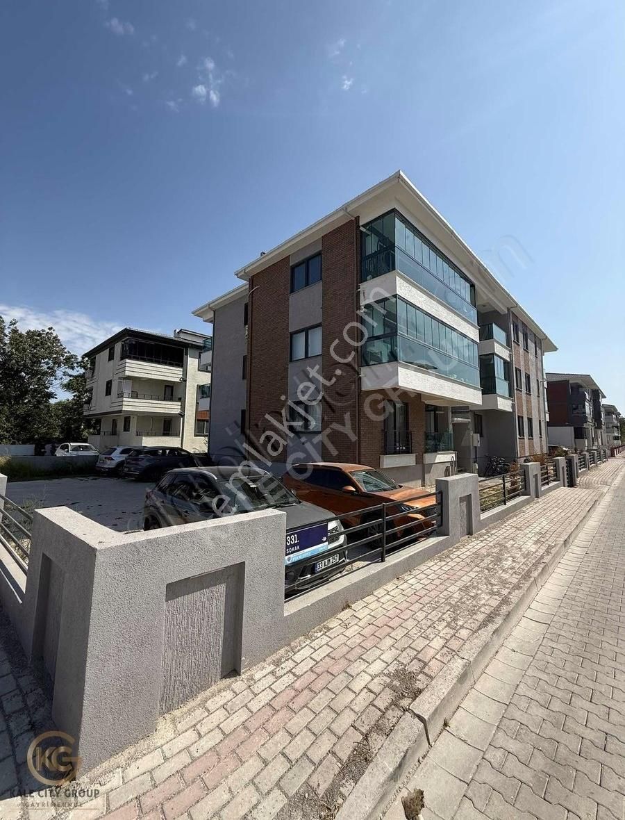 Biga Yeni Yaka Bölgesinde Satılık Özel Otoparklı 3+1 Daire 125m2