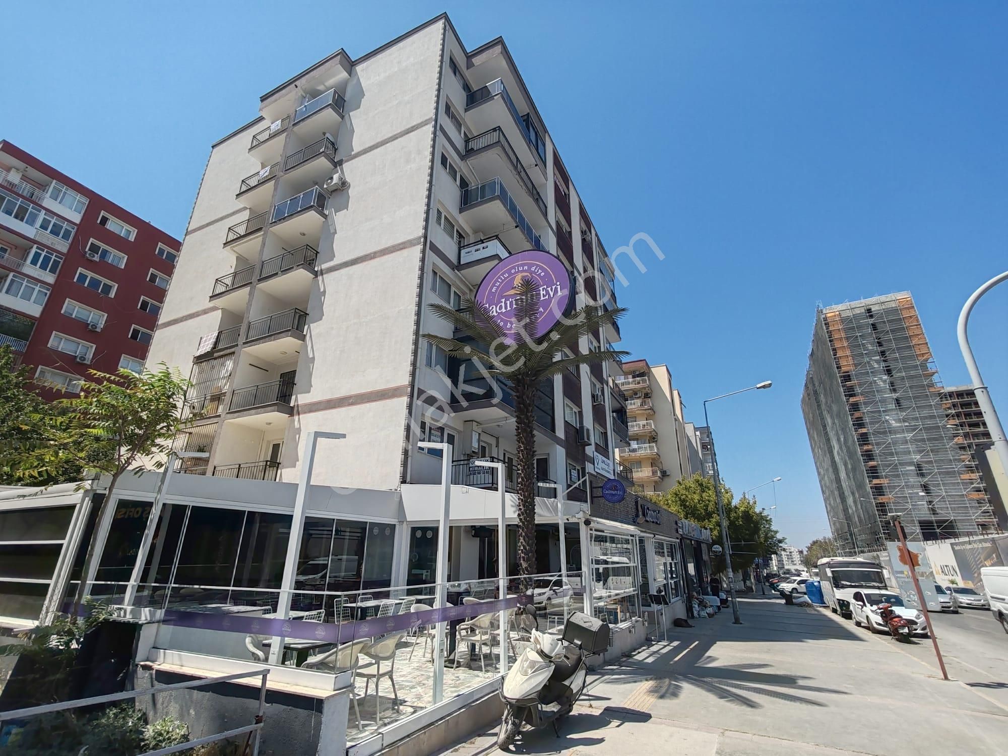 Buca Atatürk Mahallesi Ana Yol Üzerinde 3+1 Kiralık Lüx Daire