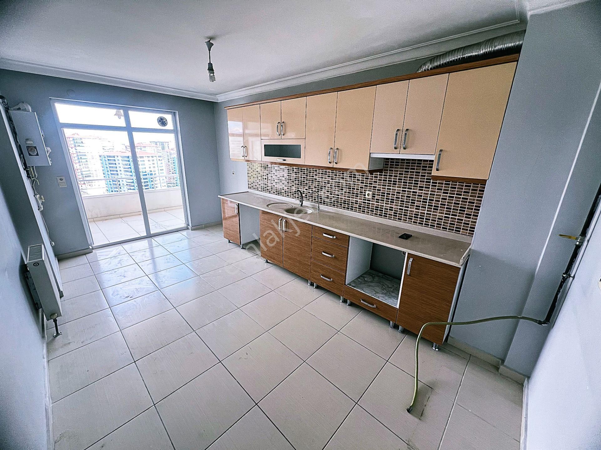 Cihandan Kayalarda Veysel Şatıroğlu Cad Yakını Kiralık 3+1 Daire