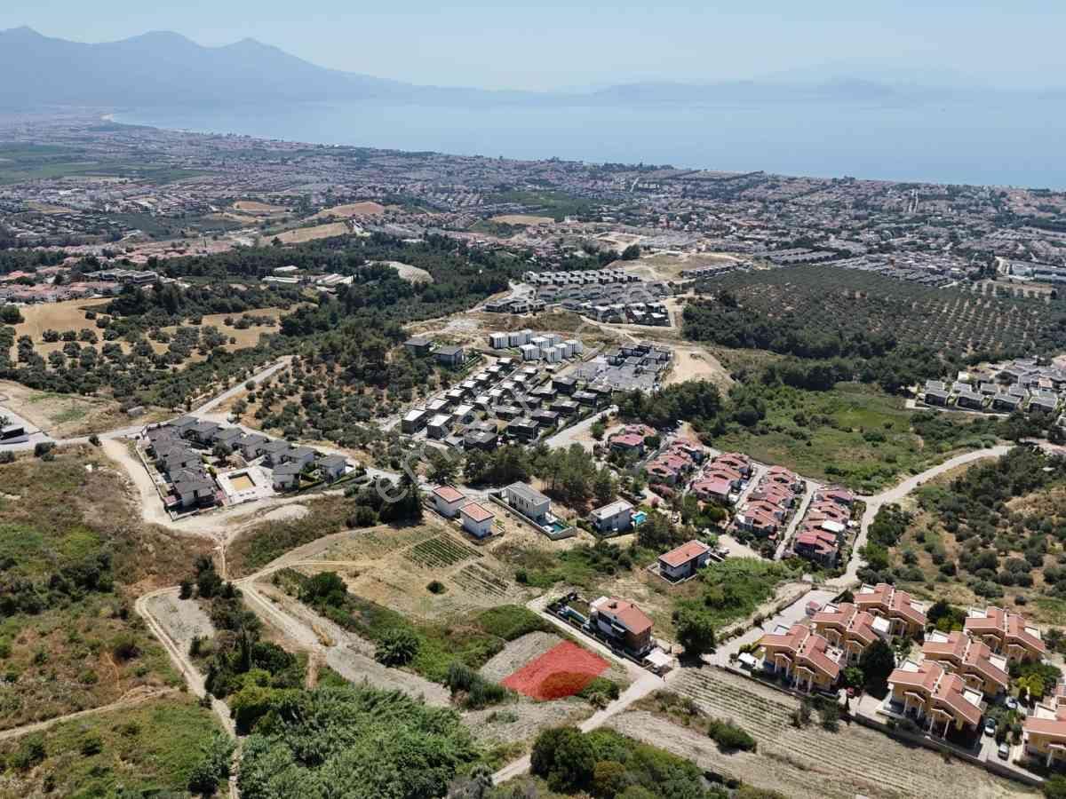 Kuşadası Soğucak Bölgesinde Deniz Ve Doğa Manzaralı Köye Yakın İki Villalık Satılık Arsa