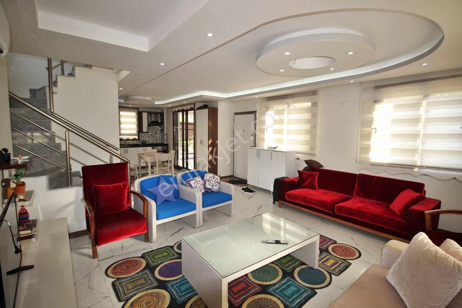 ⚡️acil Satılık⚡️plaja 250 Mt. 3+1 Triplex Tam Müstakil Villa Havuzlu Sitede⚡️ - Görsel 16