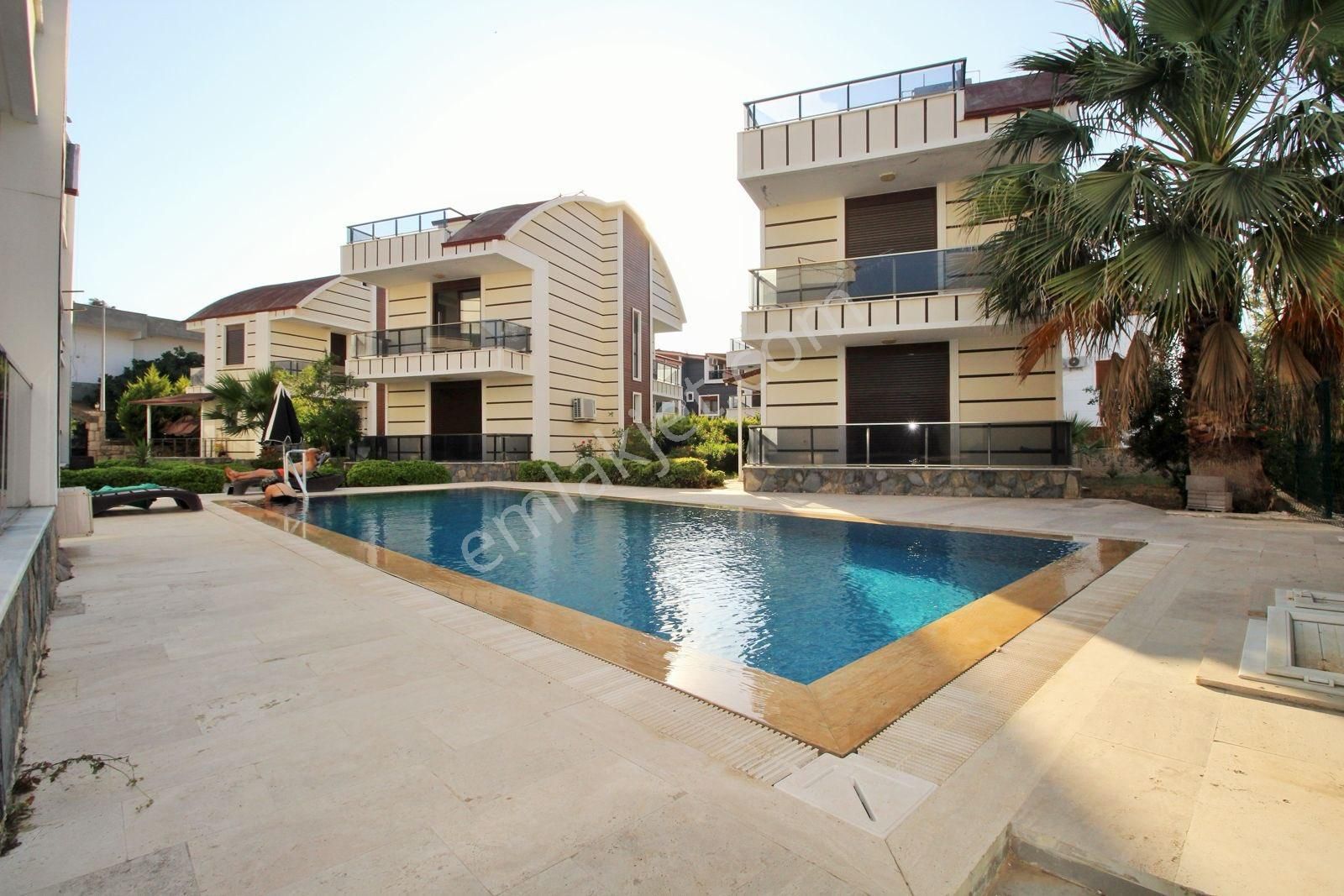 ⚡️acil Satılık⚡️plaja 250 Mt. 3+1 Triplex Tam Müstakil Villa Havuzlu Sitede⚡️