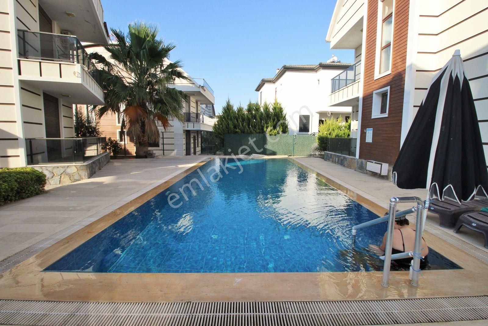 ⚡️acil Satılık⚡️plaja 250 Mt. 3+1 Triplex Tam Müstakil Villa Havuzlu Sitede⚡️ - Görsel 2