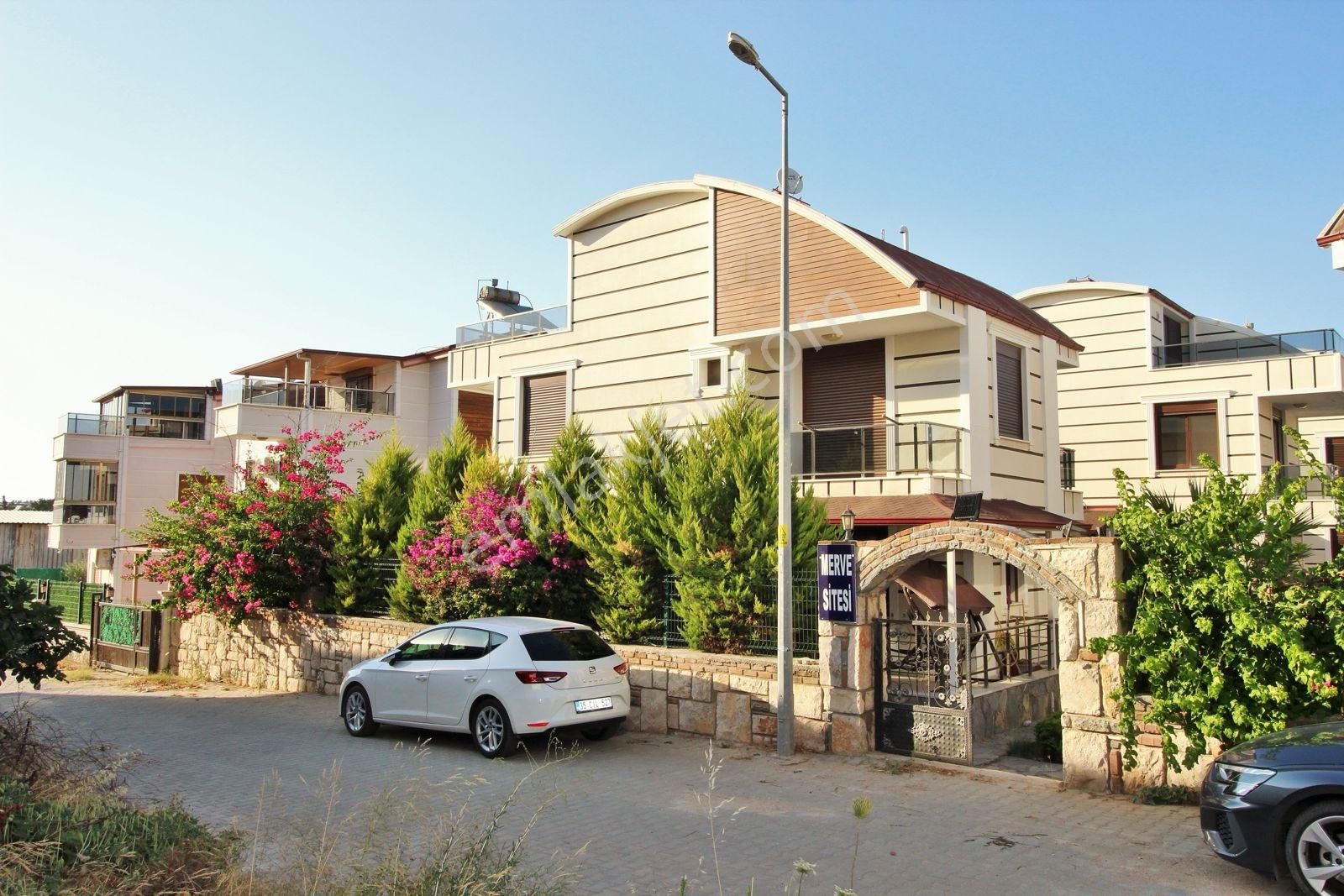 ⚡️acil Satılık⚡️plaja 250 Mt. 3+1 Triplex Tam Müstakil Villa Havuzlu Sitede⚡️ - Görsel 8