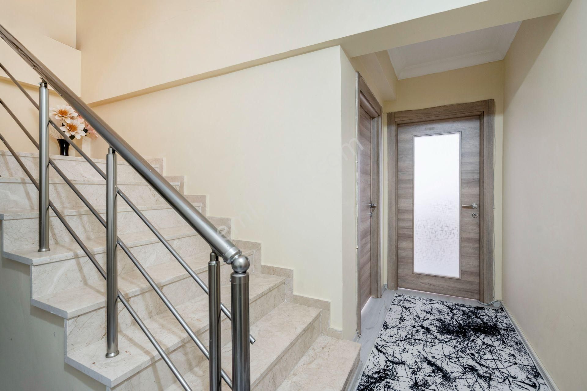 Demirtaş Cumhuriyet'te Merkezi Konumda Satılık 6+1 Dubleks Daire - Görsel 3