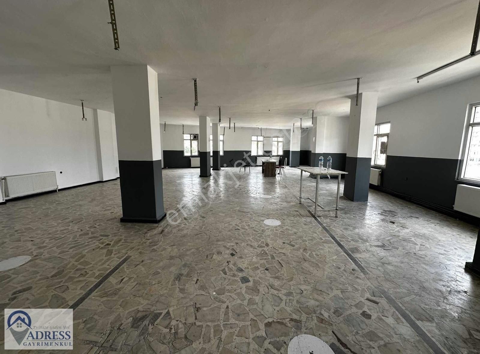 Alemdağ Caddesinde 200 Metrekare Asansörlü Kiralık Ofis Katı