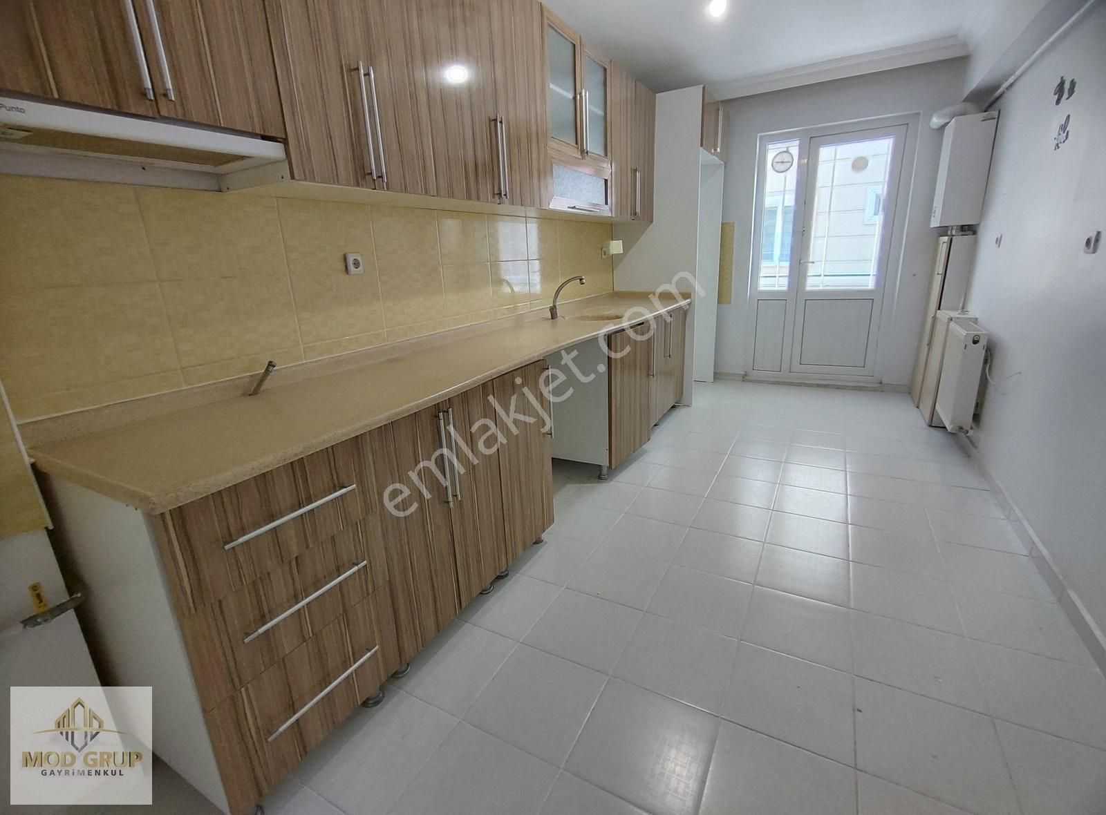 Eryaman Şeker Mahallesinde Geniş Yapılı Temiz 3+1 Kiralık Daire
