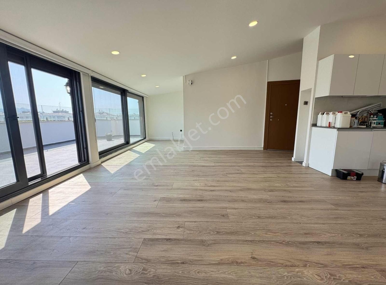 Alsancak Gül Sokak Yakını Dubleks 4+1 Teraslı Kiralık Daire - Görsel 11