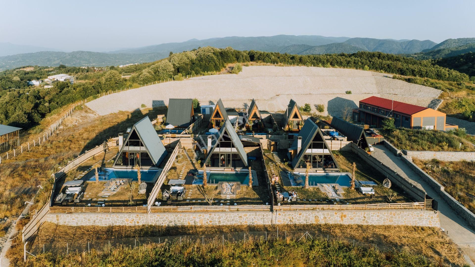 Sapanca 7 Bungalovlu Turizm Tesisi 2.647 M² Arsa İle Satılık - Görsel 2