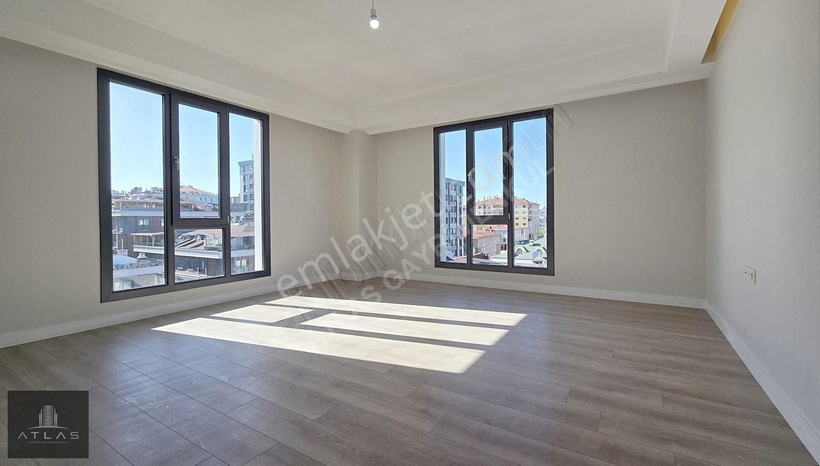Atlas'tan, Sosyal Tesisli Sitede, 3+1, 162m2, 9.kat, E.banyolu - Görsel 3