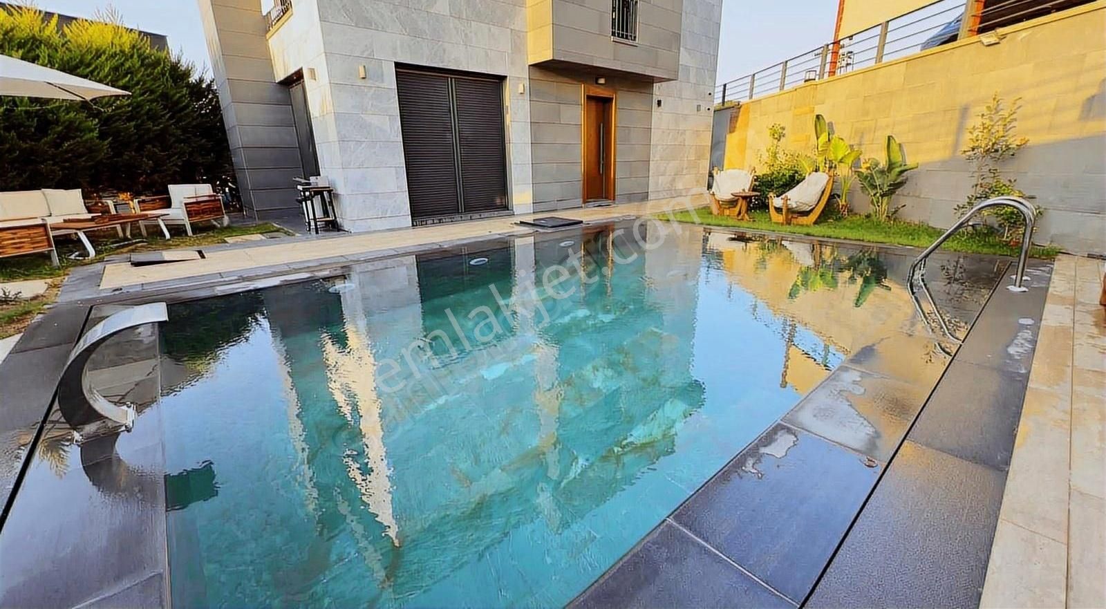 Gümüşlük Koyunbaba'da Havuzlu Ve Deniz Manzaralı Müstakil Villa