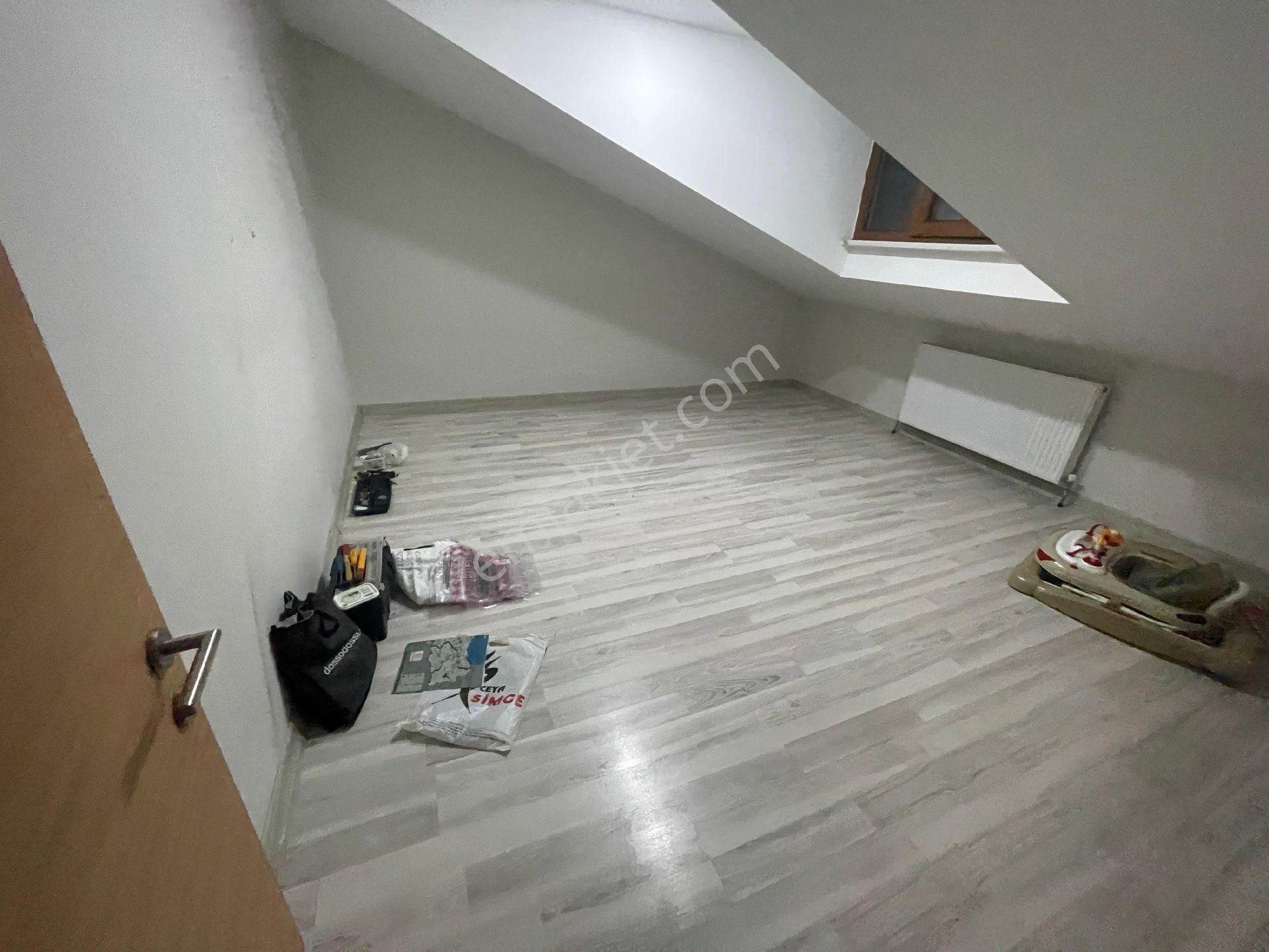 Tranvay Dibinde Asansörlü Yeni Binada Temiz Çatı Kat Daire