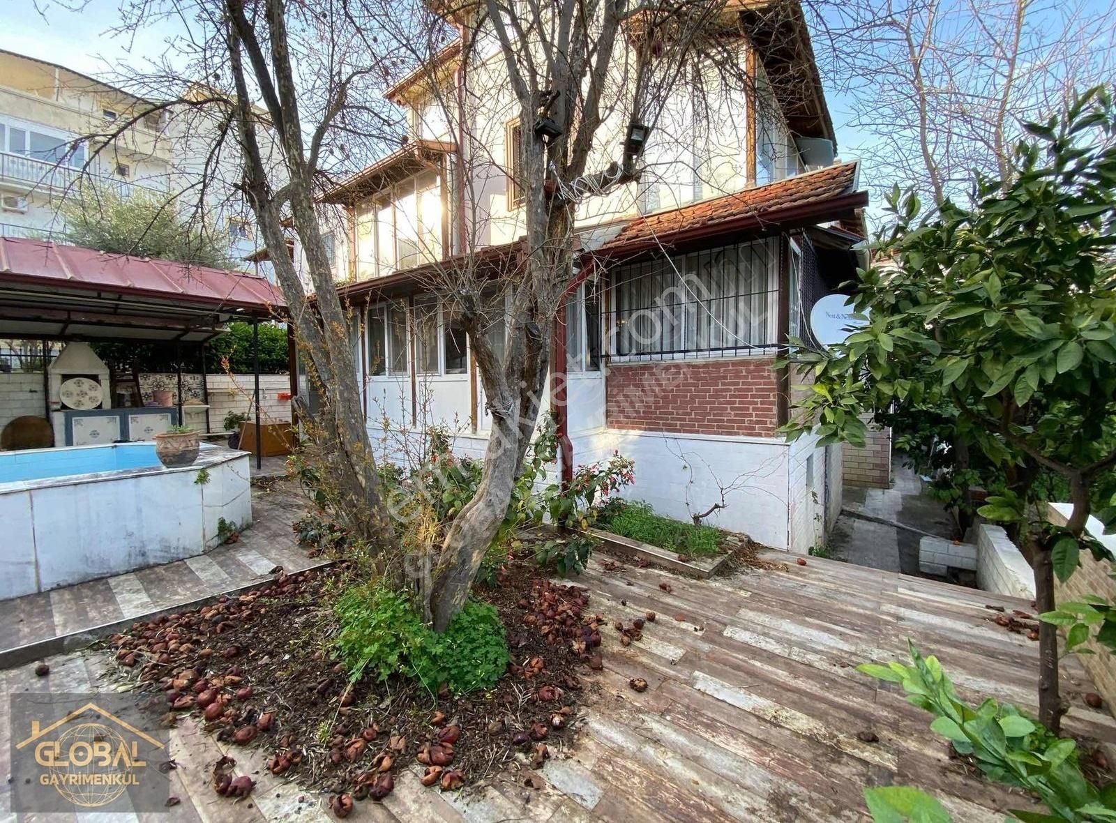 Global'den Merkezde Geniş Bahçeli Villa - Görsel 16