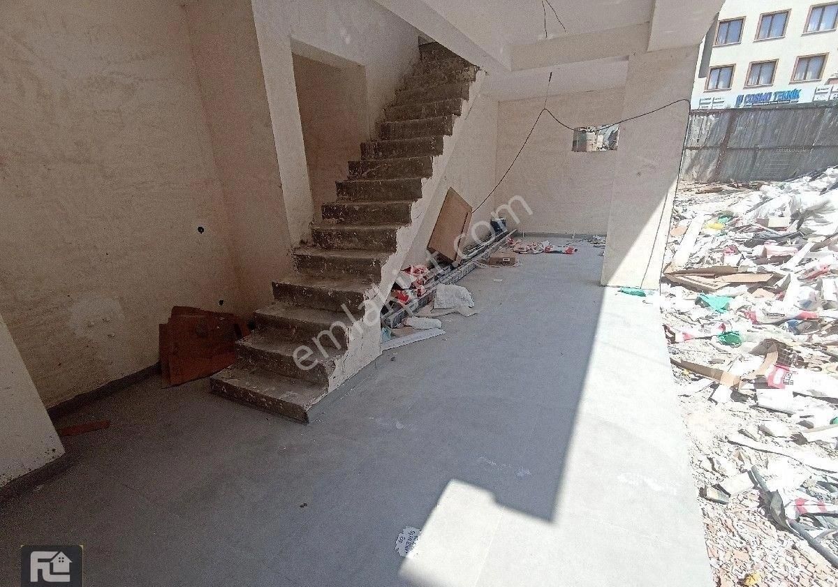F-l Emlaktan Köşe Başında Dükkan & Cafe Ye Uygun 70 M2