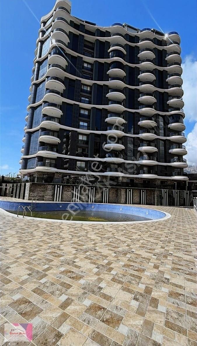 Alanya Mahmutlarda Lüks Rezidans İçinde Satılık 2+1 Daire!