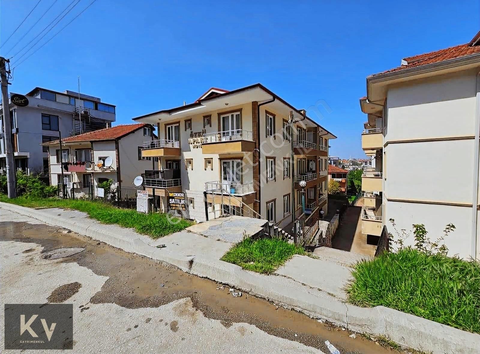 Kv Gayrimenkul'den Serdivan Nişancı Sokak Eşyalı Kiralık Daire