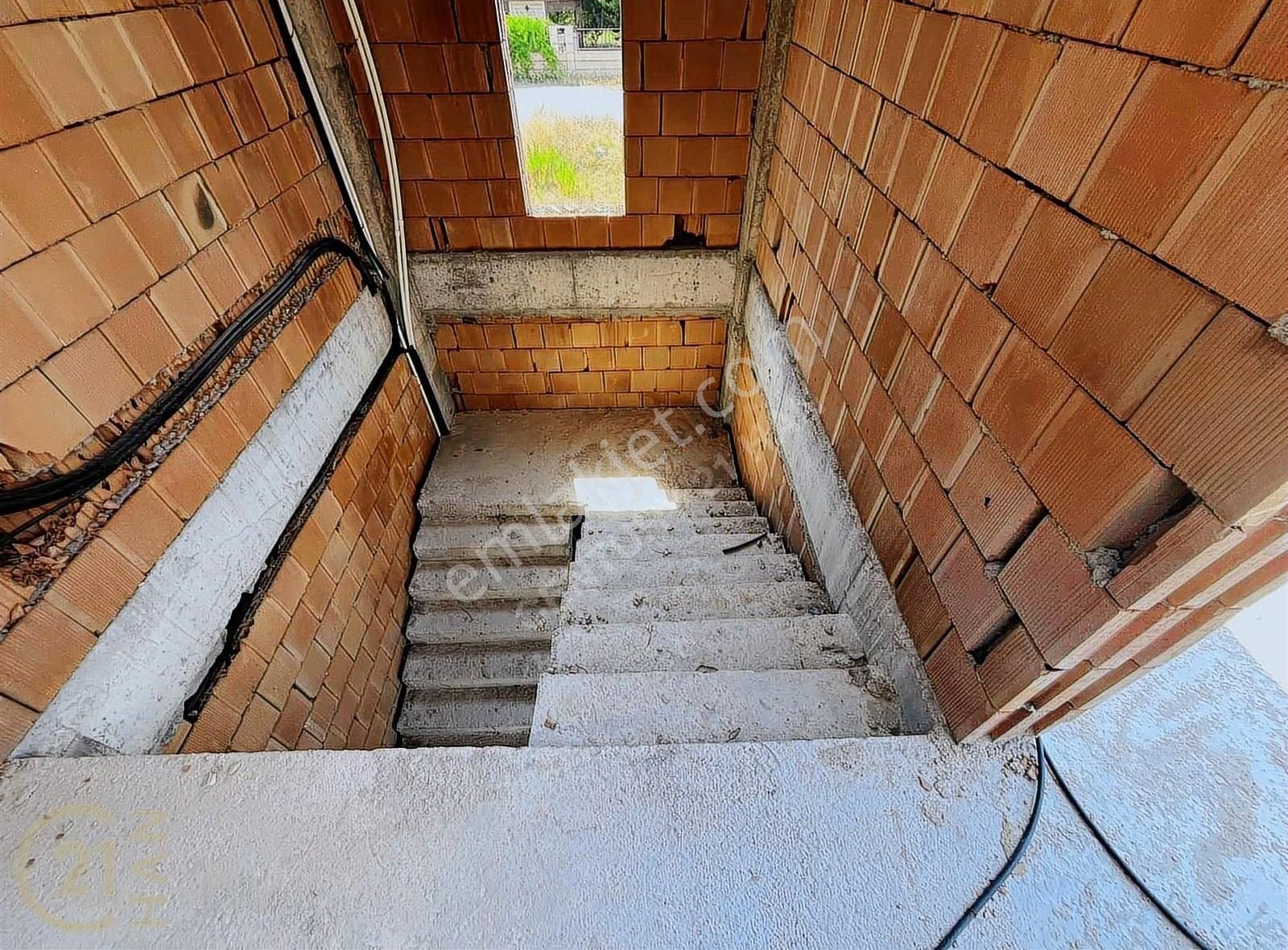 Döşemealtı/yalınlı İnşaat Halinde Villa