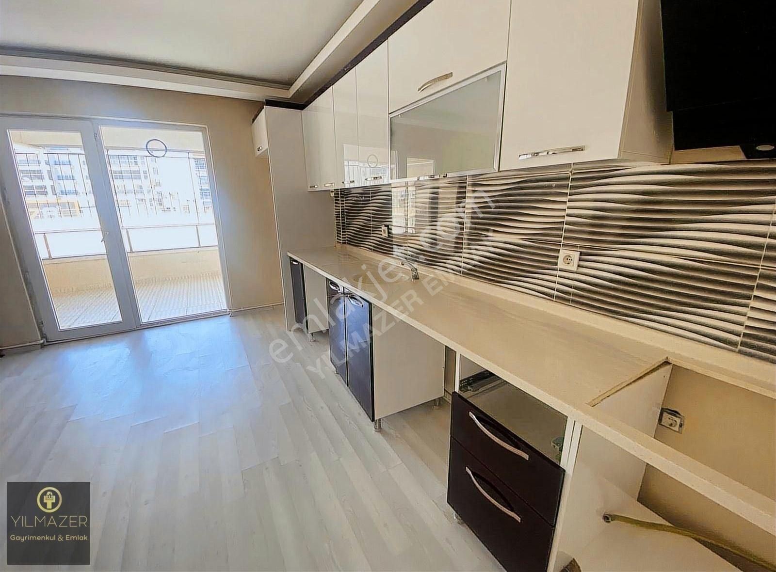 Yılmazer'den 1048 Cadde Üzerinde Migros Karşısı İskanlı 3+1 Acil - Görsel 13